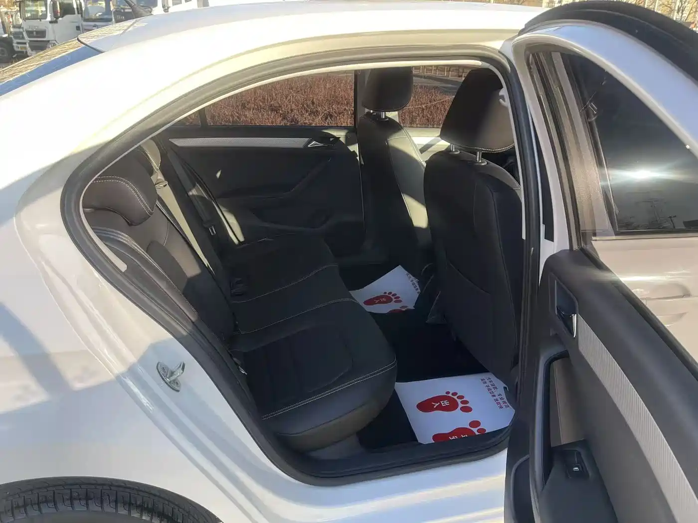 Volkswagen Jetta 2015 1.6L Automatic Luxury фото 12