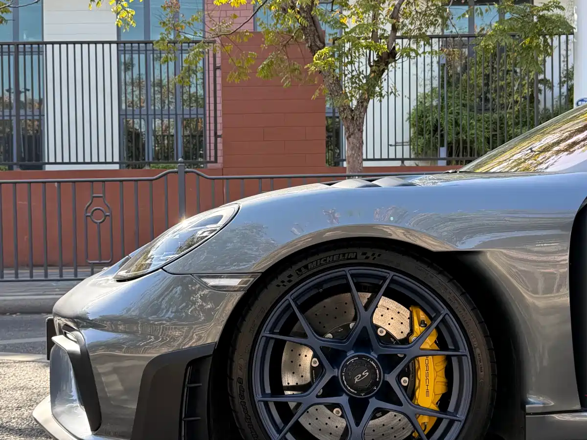 PORSCHE 718