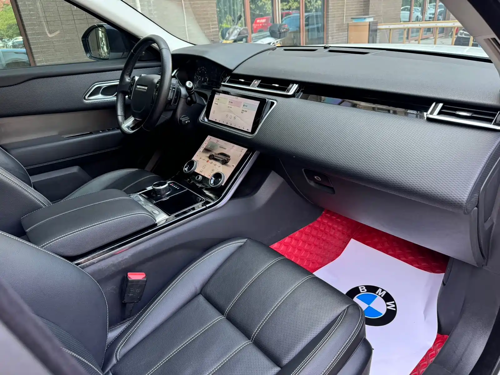 صورة 10 - Land Rover Range Rover Velar