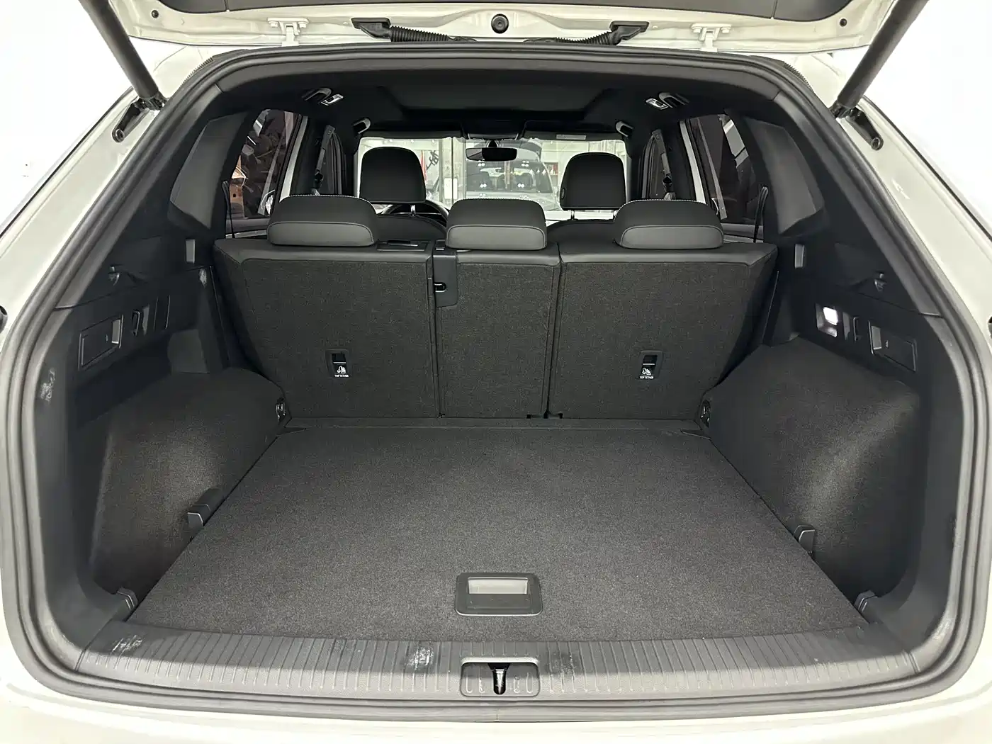 Volkswagen Tayron 2022 380TSI 4WD R-Line Smart Connect Edition фото 36