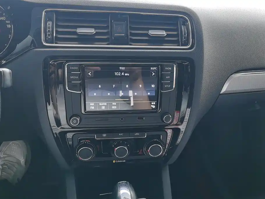 Volkswagen Sagitar 2018 1.6L Automatic Comfort фото 13