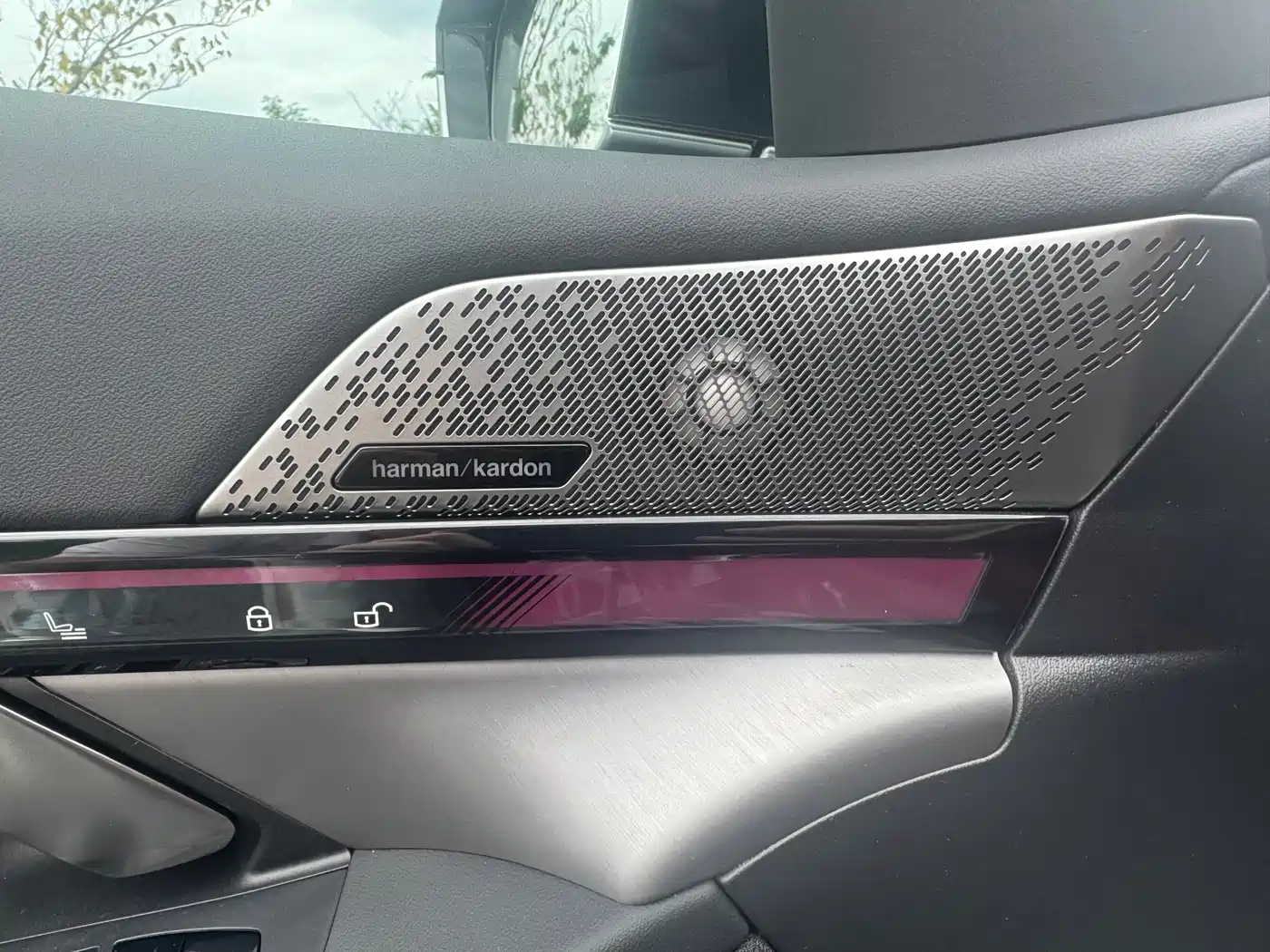 BMW 5 Series 2024 530Li Premium M Sport Package фото 10