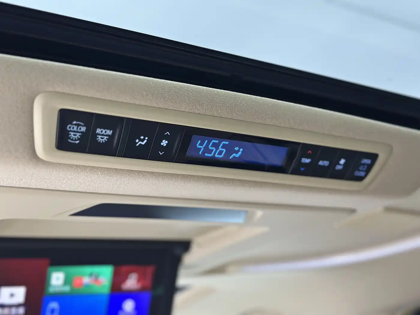 Toyota Vellfire 2019 Hybrid 2.5L HV Premium Edition фото 12