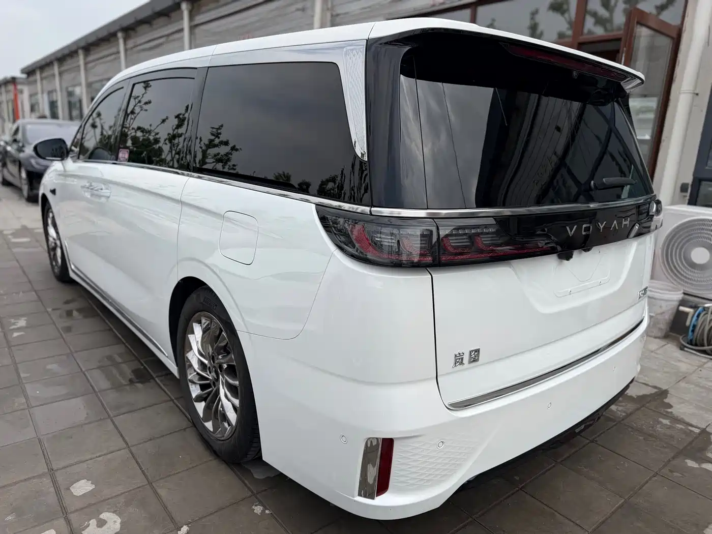 Voyah Auto Voyah Dreamer 2025 PHEV AWD Flagship Qian Kun Edition фото 17
