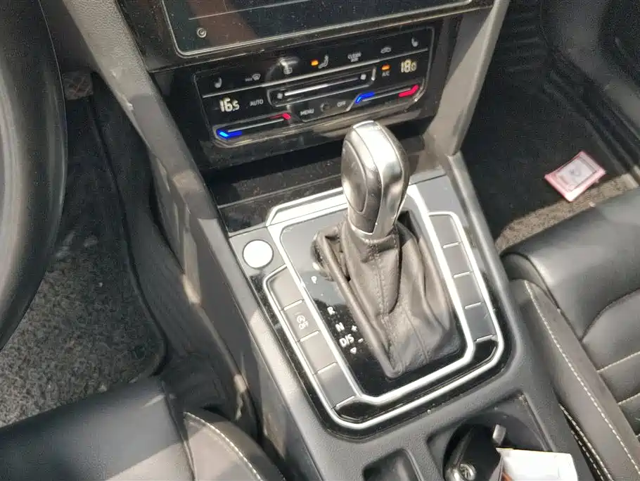 Volkswagen Magotan 2020 330TSI DSG Leading фото 16