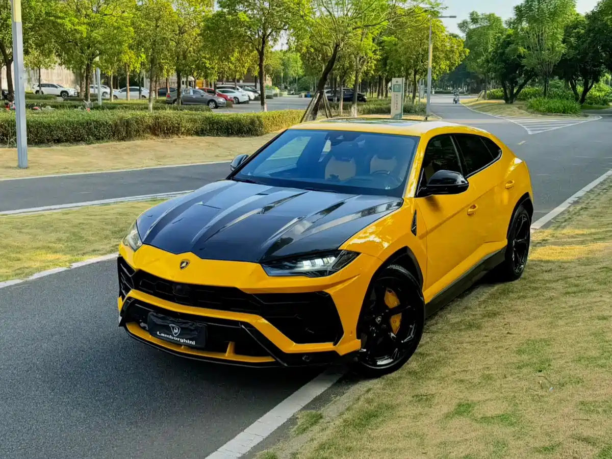 Фото 1 - Lamborghini Urus
