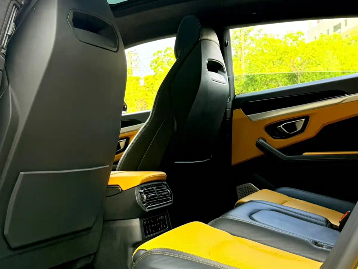 Фото 9 - Lamborghini Urus