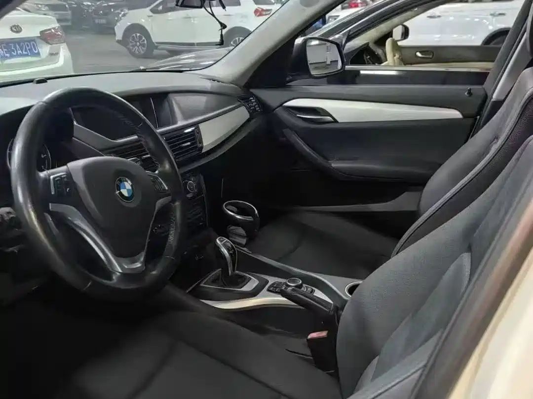 BMW X1 2015 xDrive20i Fashion фото 9