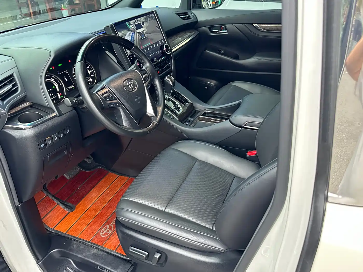 Toyota Alphard 2019 Hybrid 2.5L Premium Edition фото 7