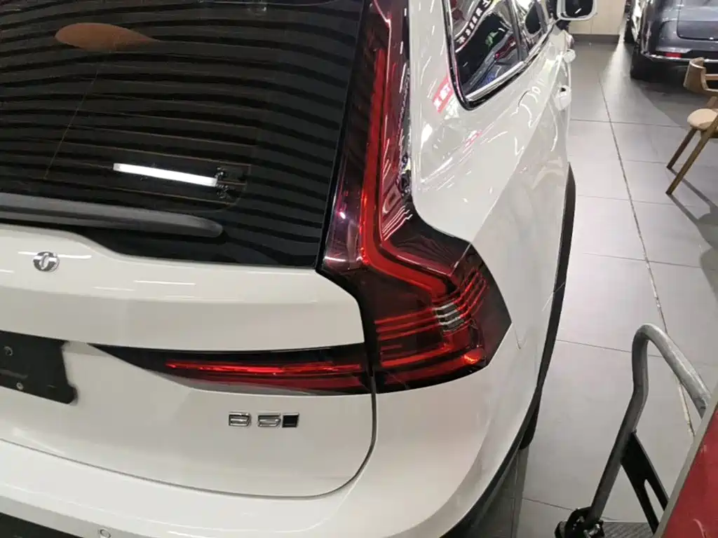 Volvo V90 2023 2023 Cross Country B5 AWD Smart Distance Edition