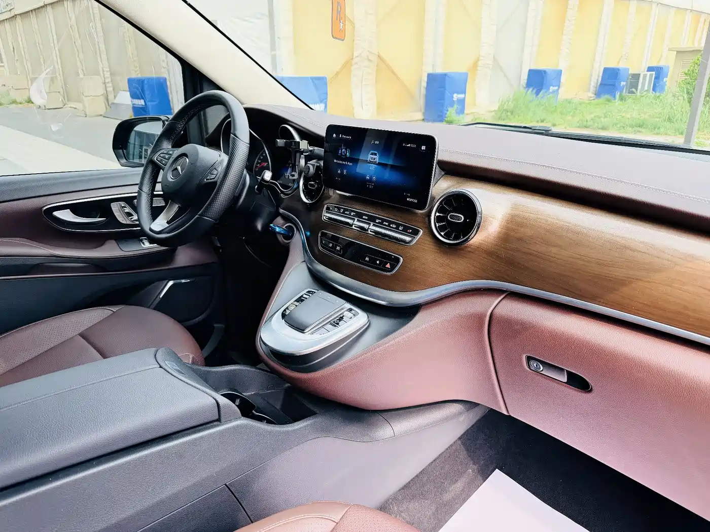 Mercedes-Benz V-Class 2021 V 260 L Long Wheelbase Luxury Edition фото 17