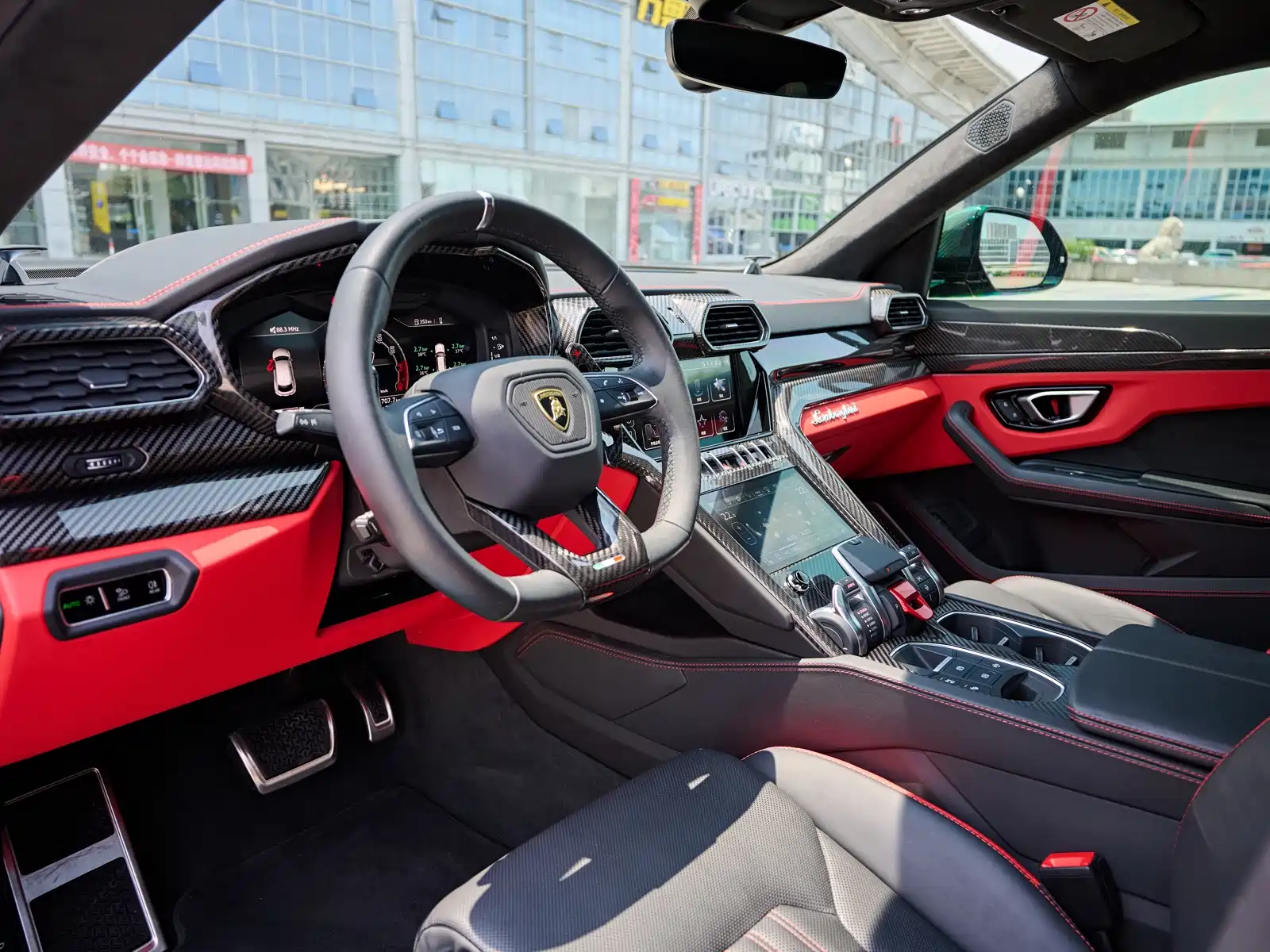Фото 15 - Lamborghini Urus