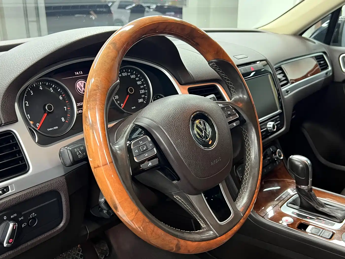 Volkswagen Touareg 2011 3.0TSI Premium фото 10