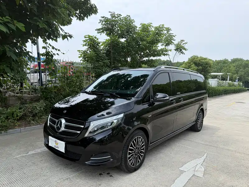Mercedes-Benz V-Class Model V 260 L Premium Extended Edition