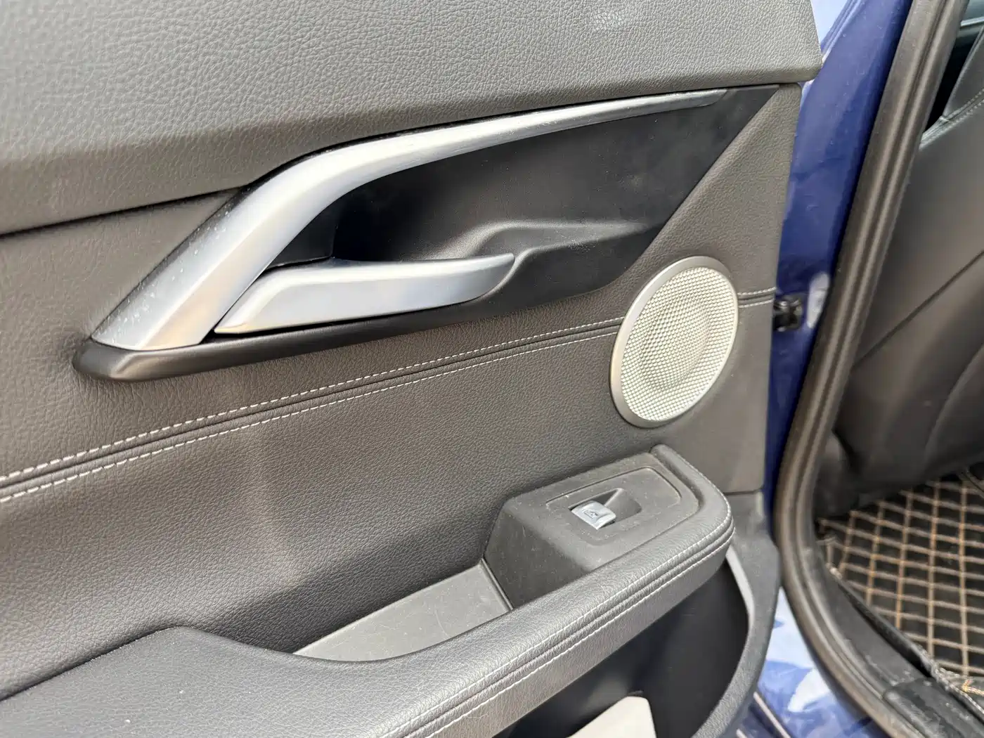 BMW 1 Series 2021 120i M Sport Shadow Edition фото 9