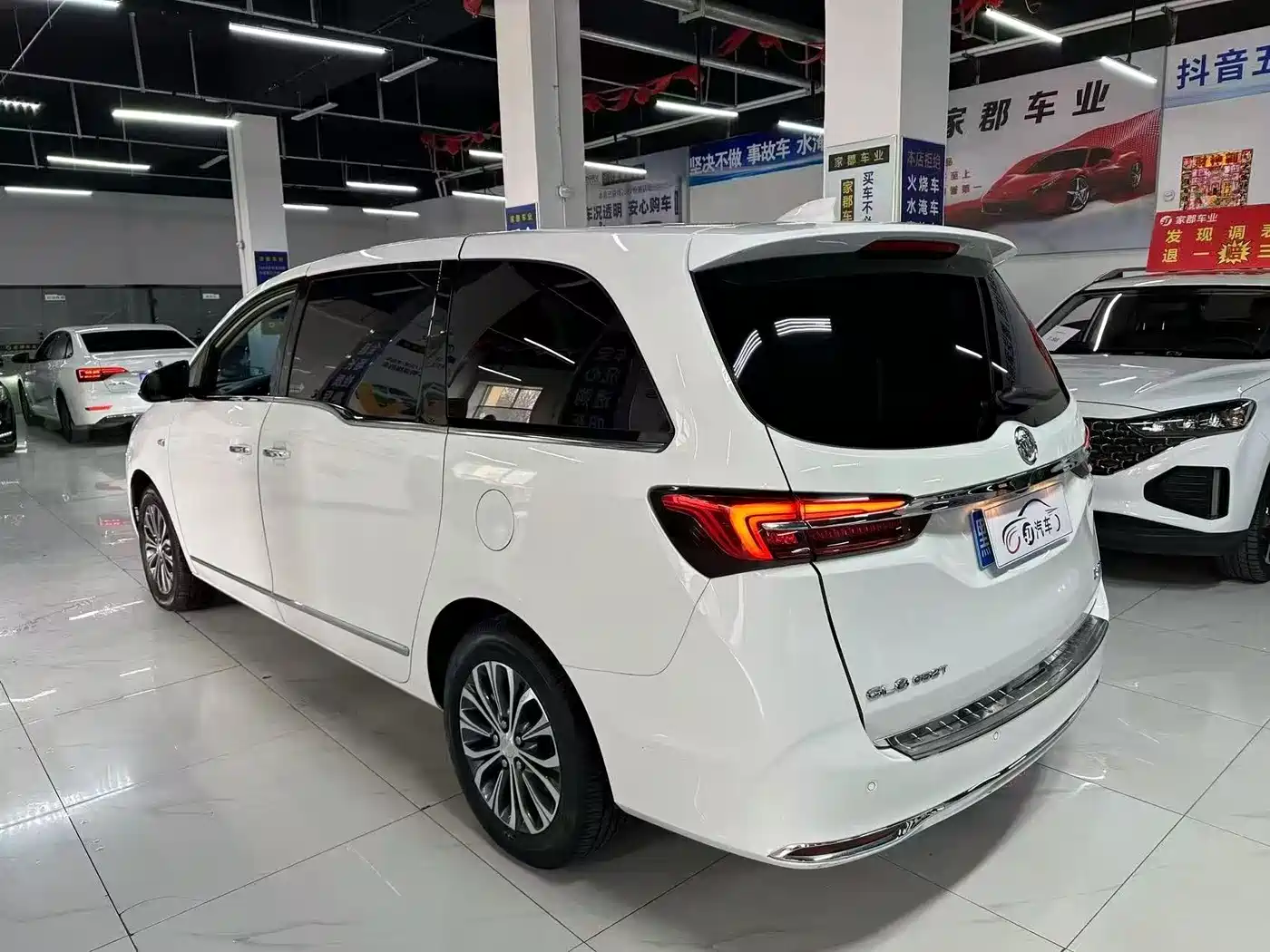 Buick GL8 2020 Model Land Business Class 652T Luxury фото 5