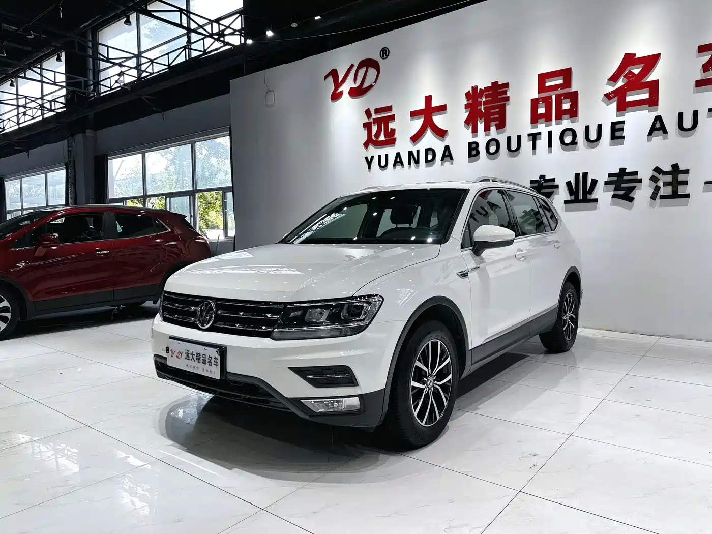 Фото 1 - Volkswagen Tiguan L