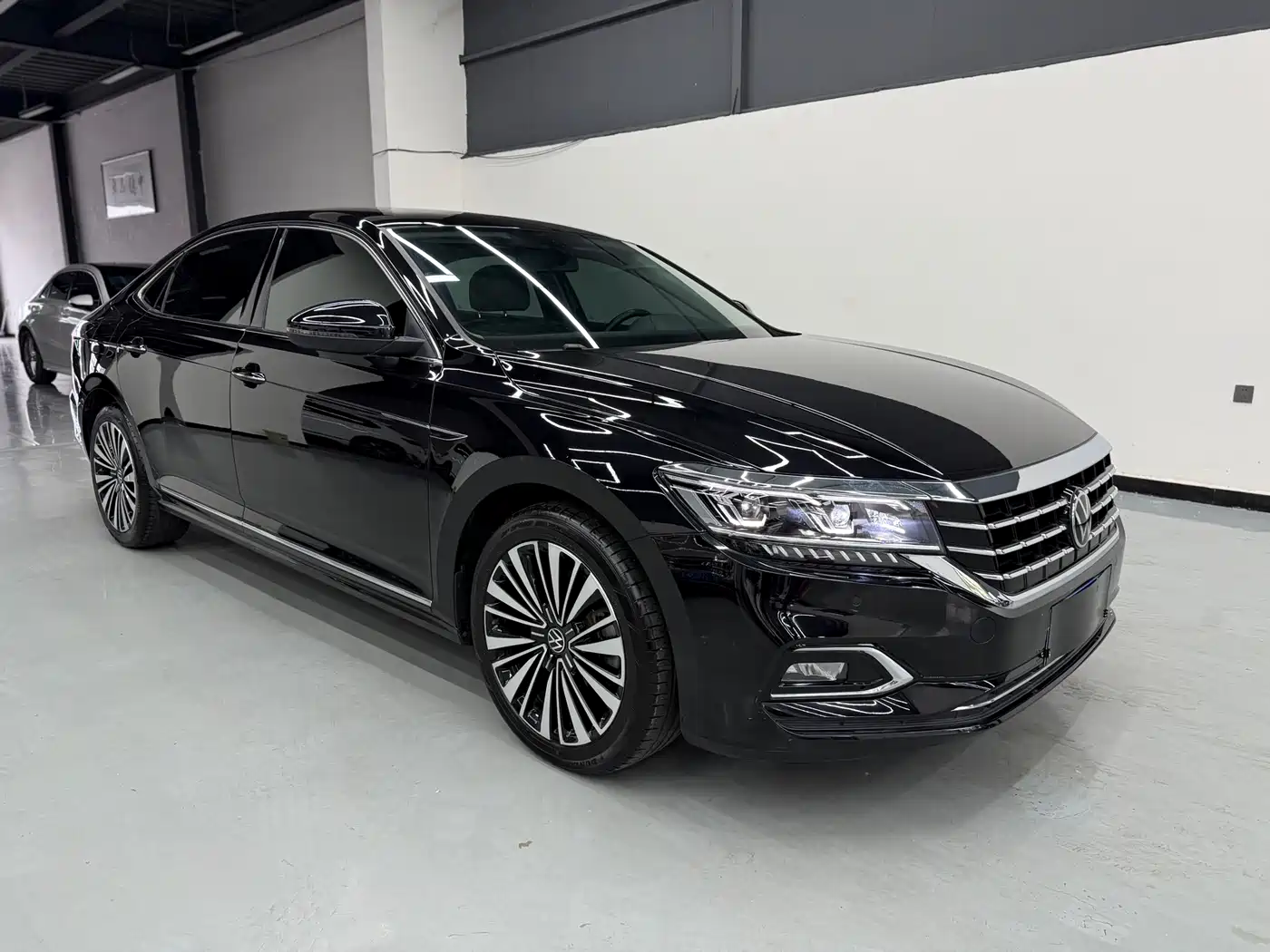 Volkswagen Passat 2020 Facelift 380TSI Luxury China VI фото 3
