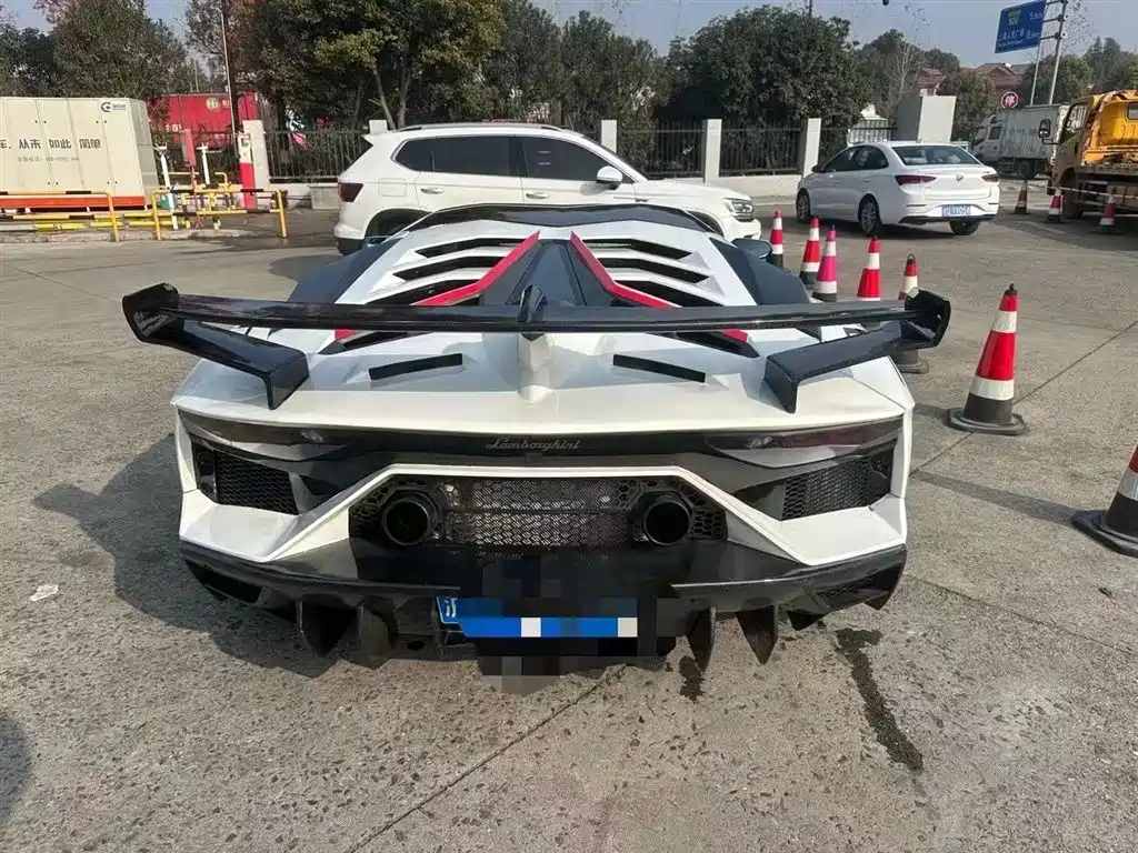 Lamborghini Aventador 2011 LP 700-4 фото 6