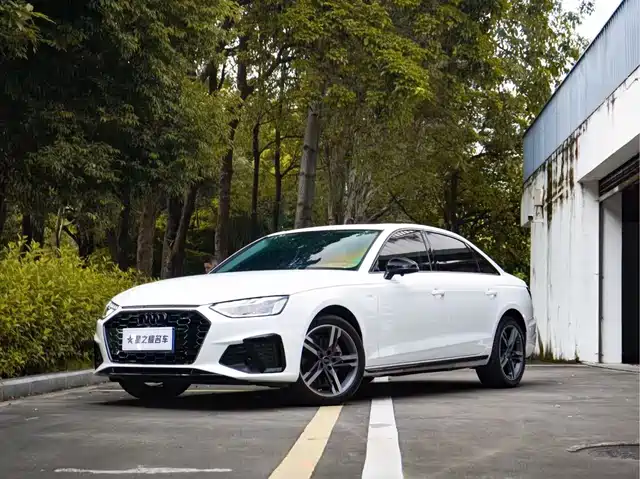 Audi A4L 40 TFSI, Люкс Драйв
