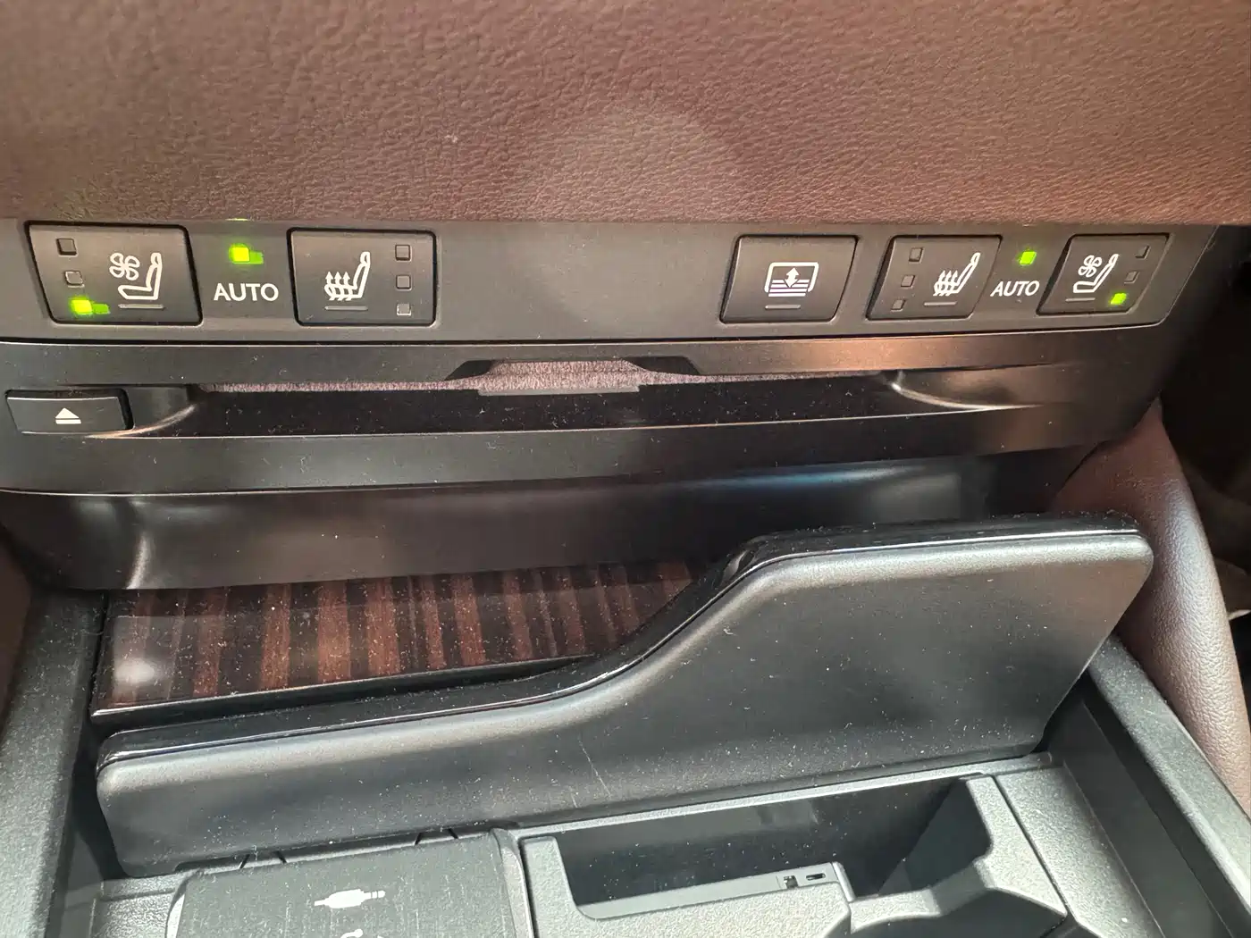 Lexus ES 2021 300h Premium Edition фото 18