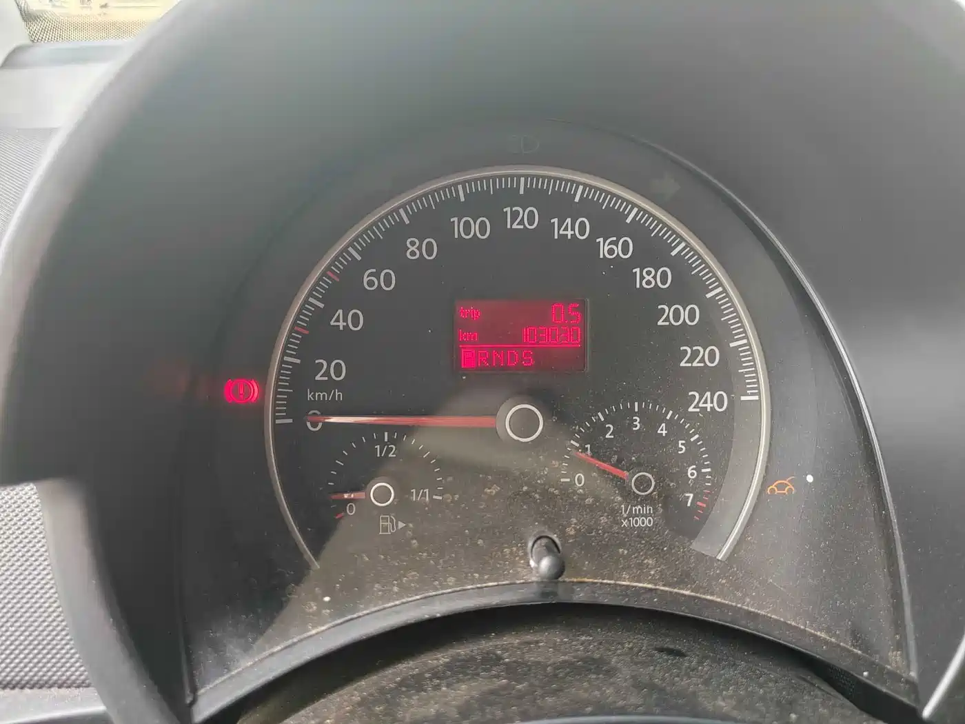 Volkswagen Beetle 2010 Model 2.0 BlackOrange Comfort Edition фото 9