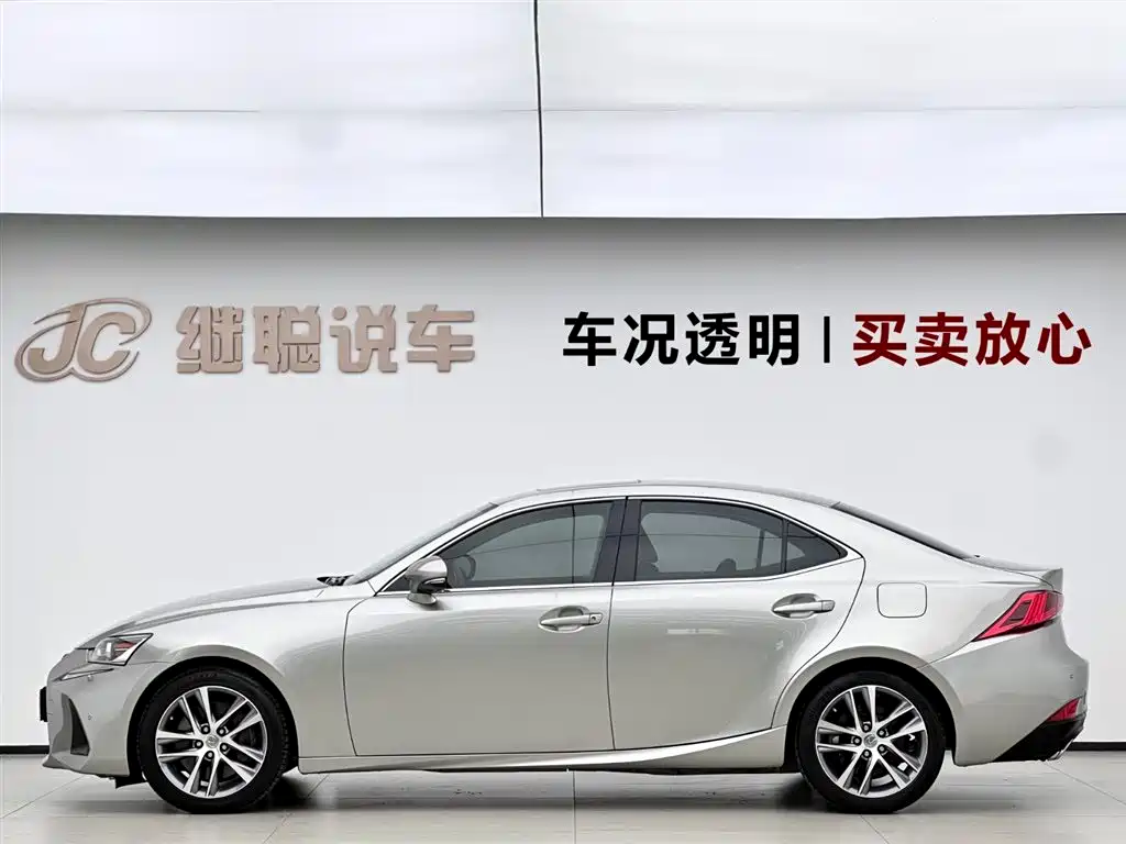 Lexus IS 2017 300 Fashion Edition фото 3