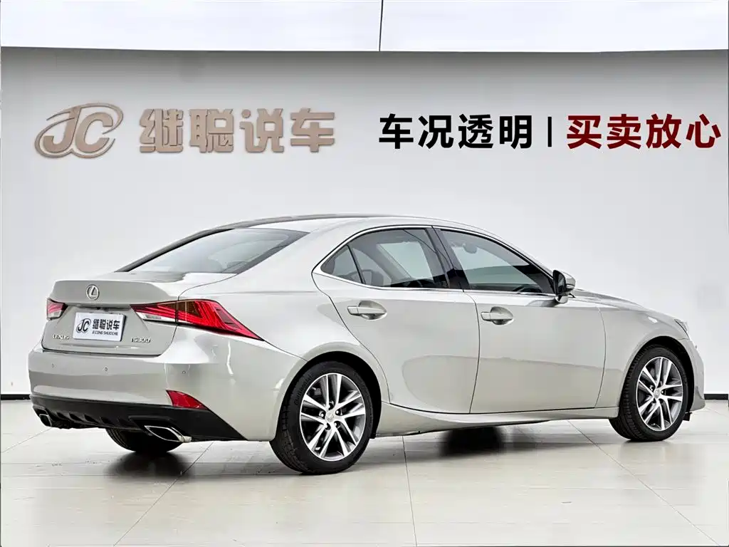 Lexus IS 2017 300 Fashion Edition фото 5