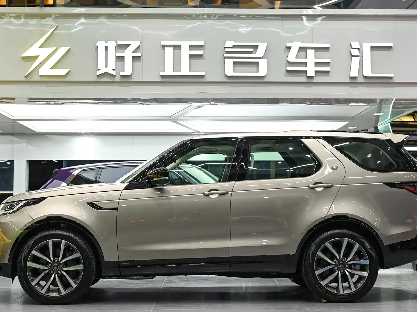 Land Rover Discovery 2021 360PS R-Dynamic SE фото 2