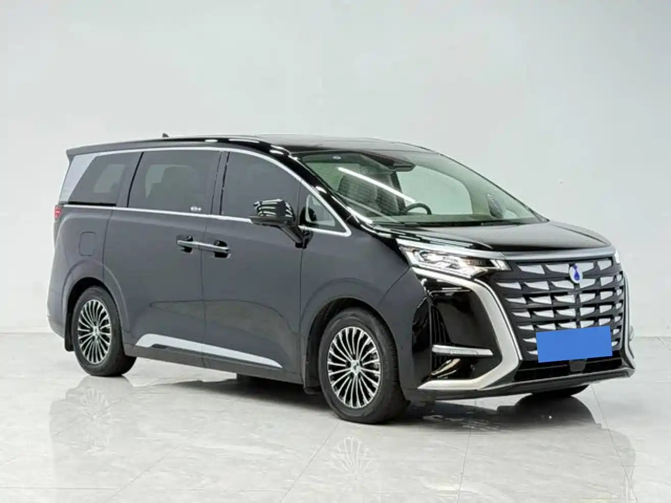 Denza D9 2022 DM-i 970 AWD Flagship фото 3