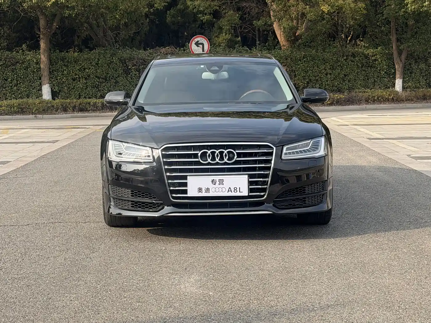 Фото 3 - Audi A8