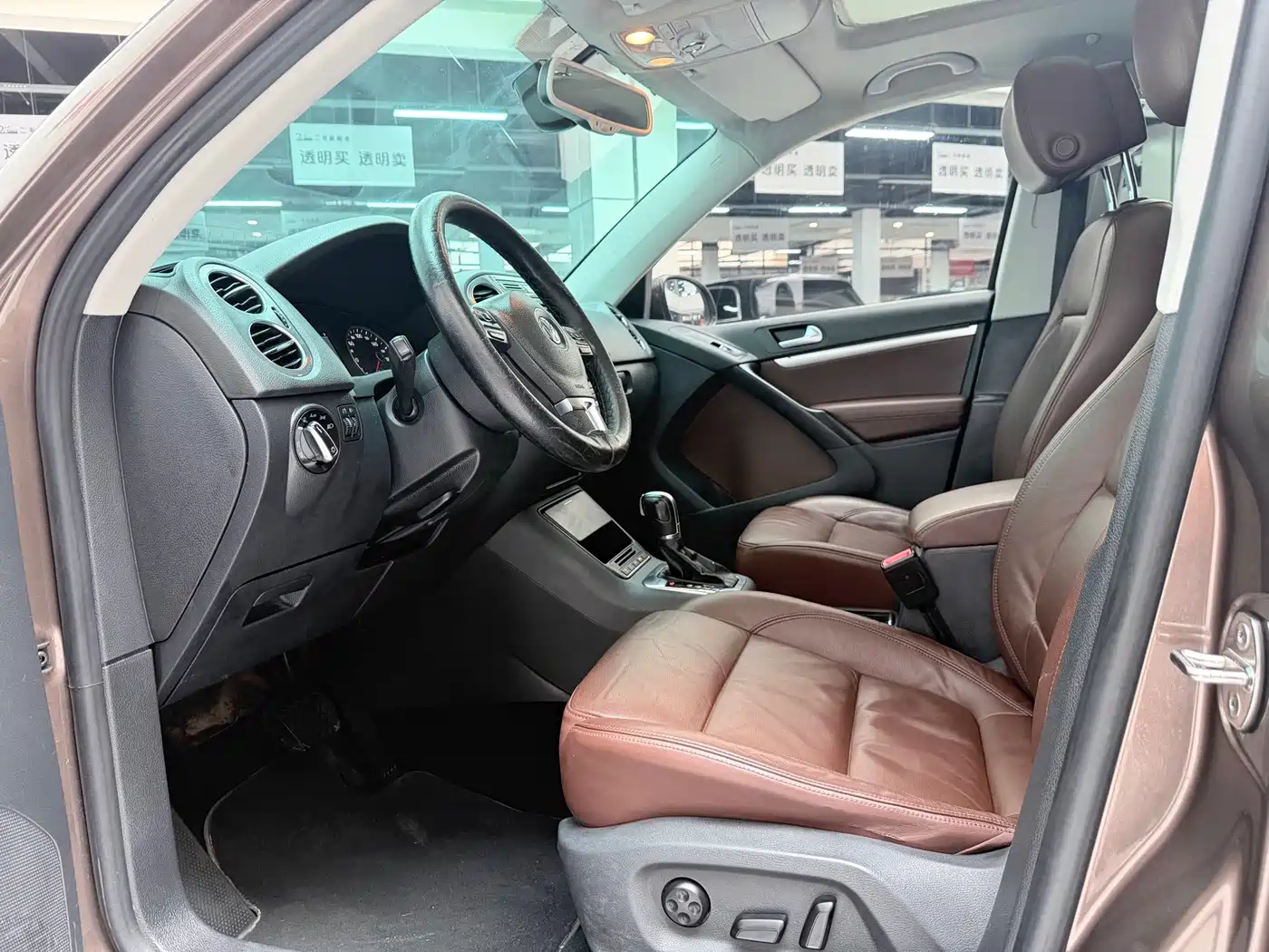 Volkswagen Tiguan 2012 2.0TSI Luxury Edition фото 8