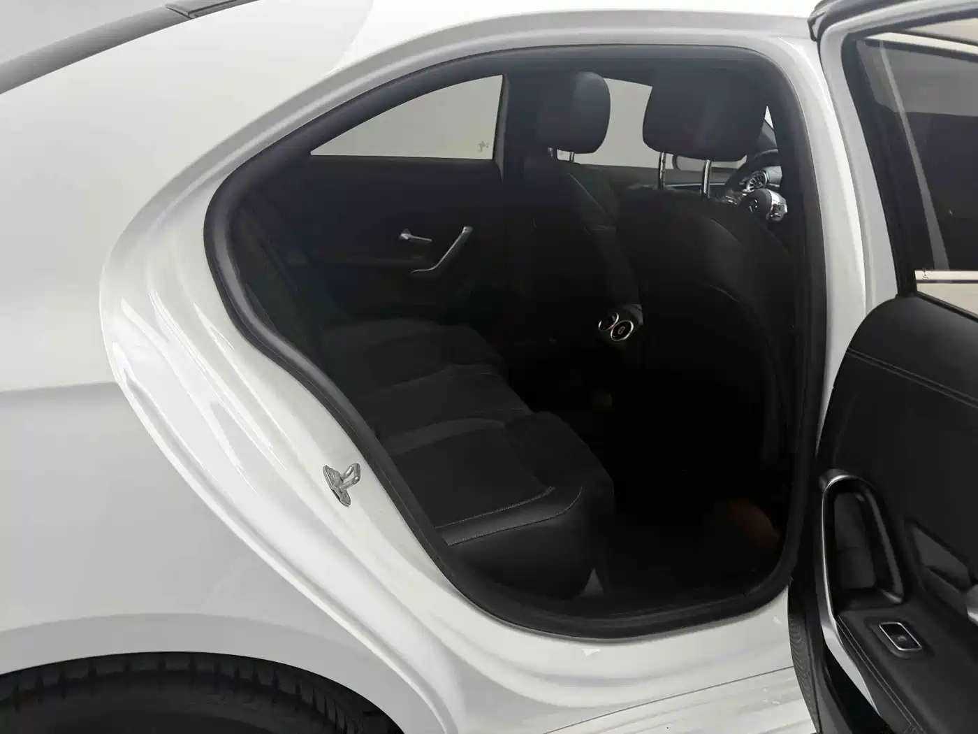 Mercedes-Benz A-Class 2022 Facelift III A 200 L Sport Sedan Fashion фото 8