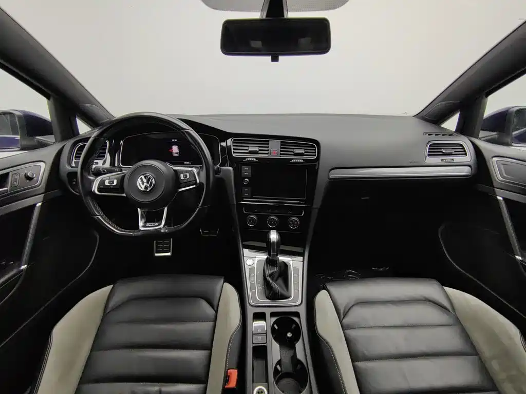 صورة 5 - Volkswagen Golf