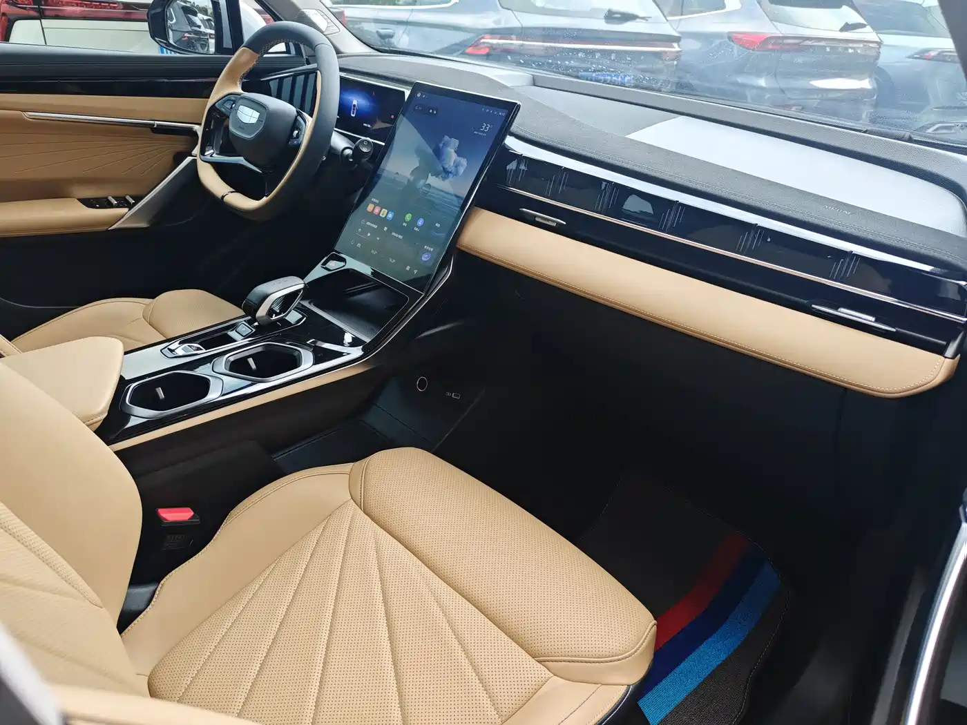 Photo 13 - Geely Atlas L