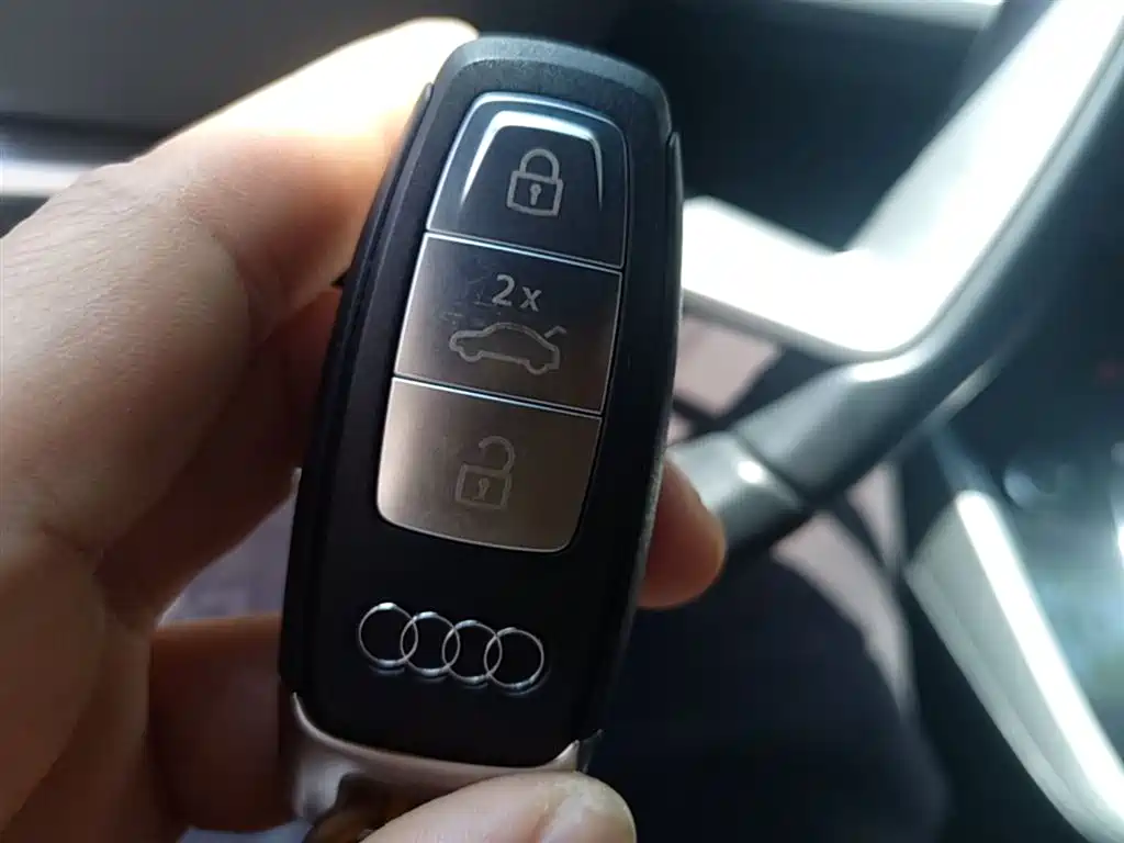 Audi Q5 e-tron 2022 40 e-tron Starlight Mech Suit фото 17