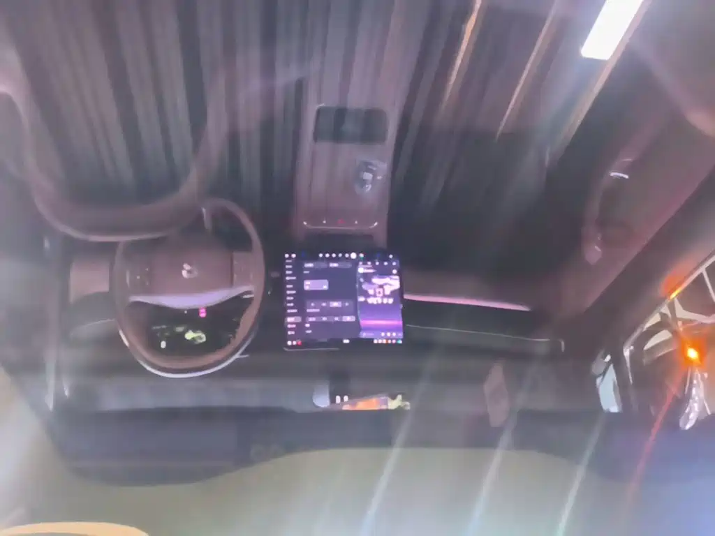 Photo 18 - NIO EC6