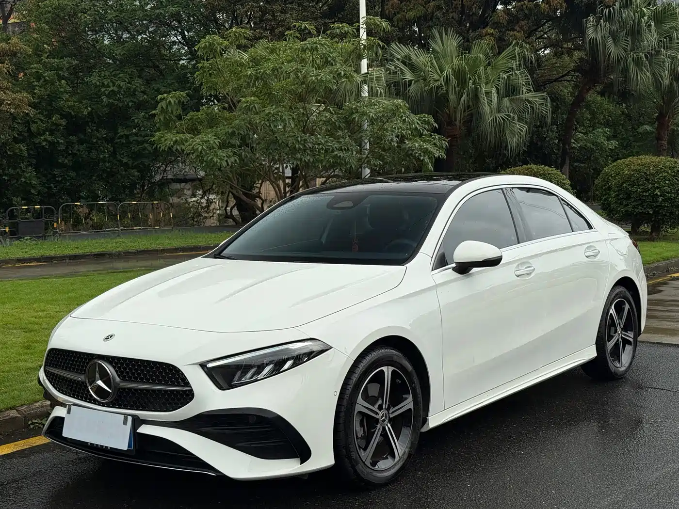 Mercedes-Benz A-Class 2025 A 200 L Fashion Edition