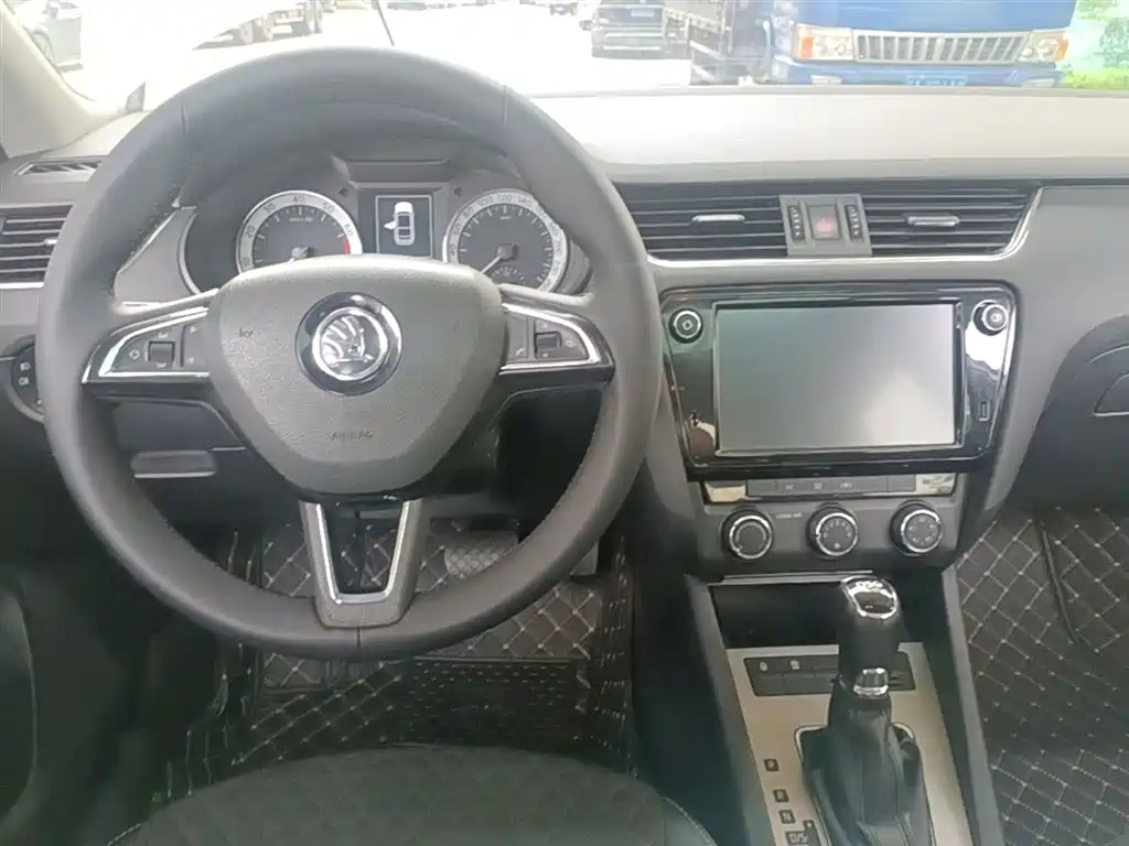 Škoda Octavia 2018 TSI230 DSG Luxury Edition фото 10