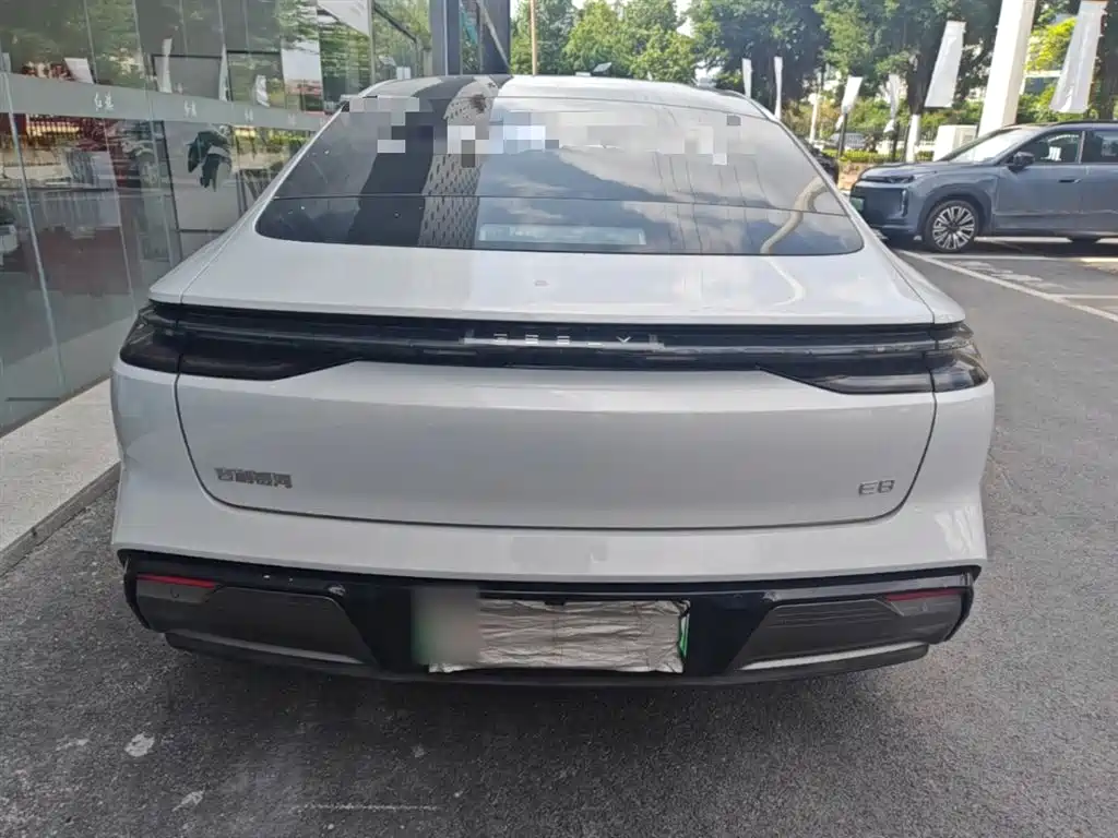 Geely Galaxy Galaxy E8 2025 700km Long Voyage Smart Drive Edition фото 5