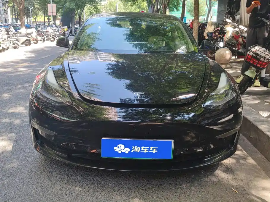 Фото 2 - Tesla Model 3