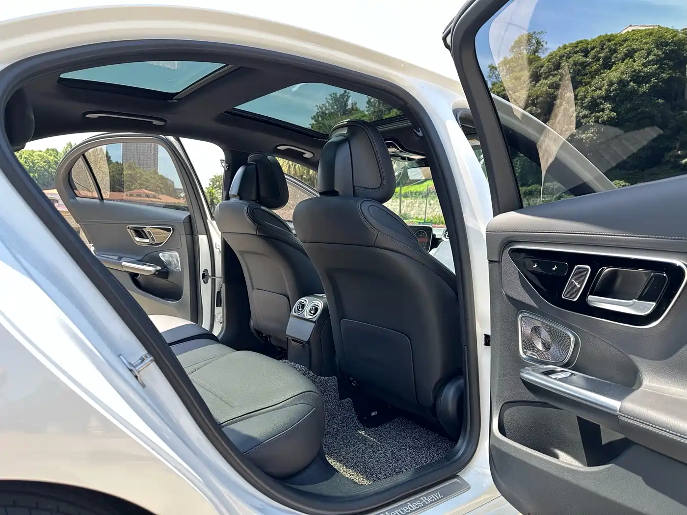Mercedes-Benz C-Class 2023 Facelift C 260 L Night Sport Edition фото 11
