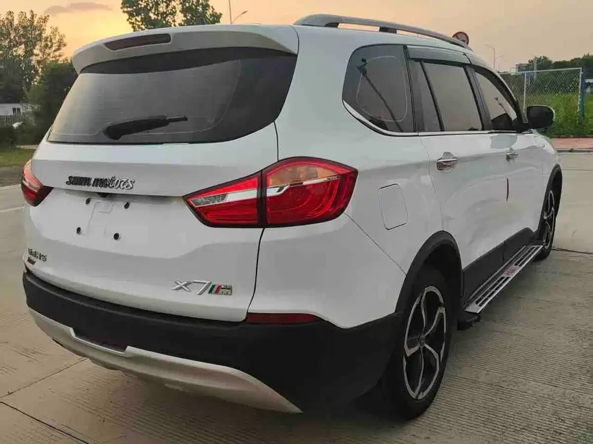 SWM Motor SWM X7 2017 2017 1.5T Automatic Smart Enjoy 7-seater