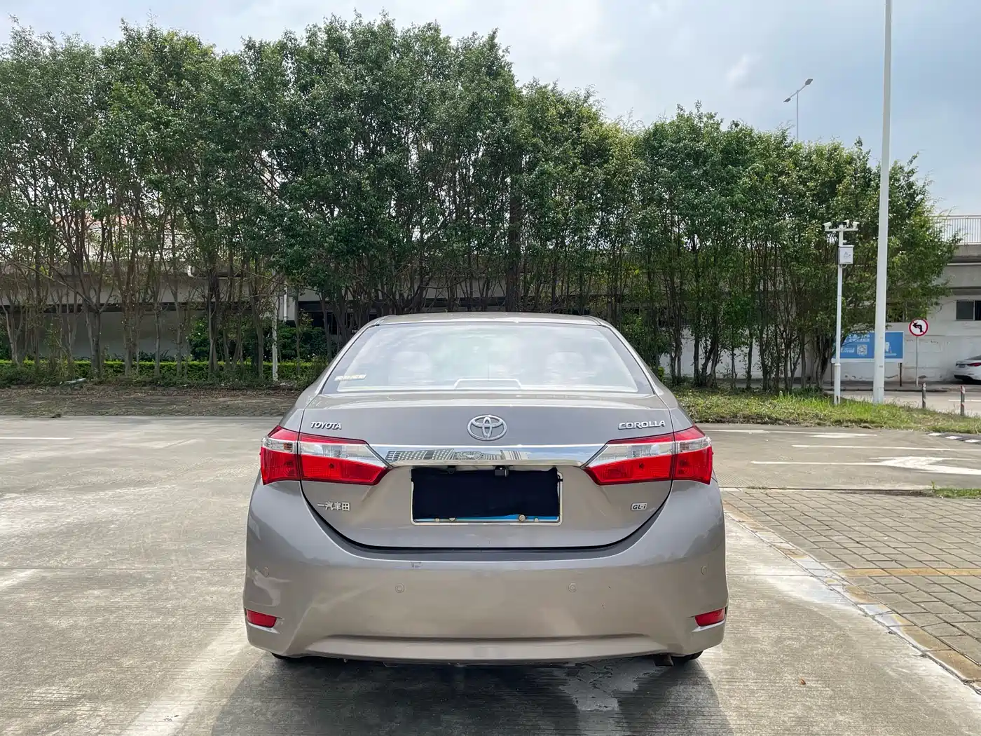 Toyota Corolla 2014 1.6L CVT GL-i фото 8