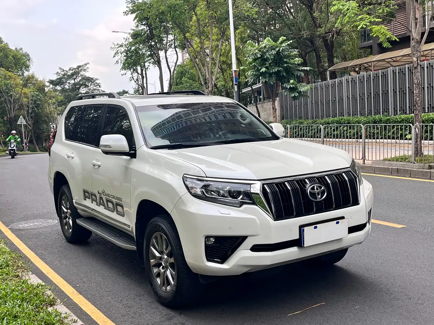 Toyota Prado 2018 3.5L Automatic TX-L NAVI Rear-mounted Spare Tire фото 2