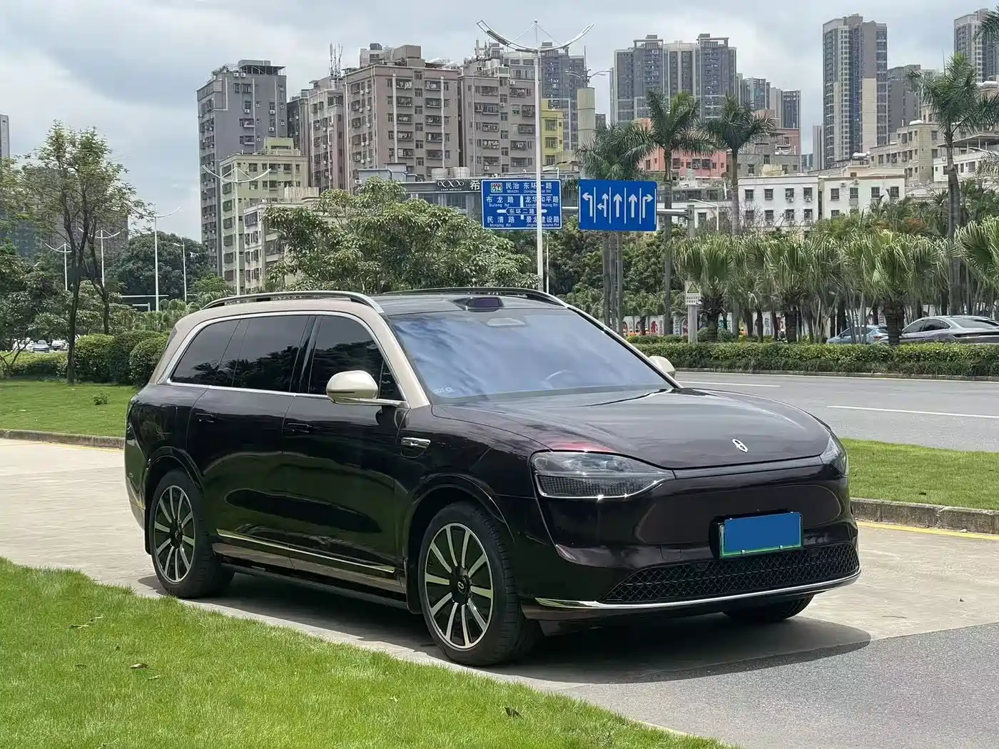 AITO Wenjie AITO M9 2024 Extended Range Ultra 42kWh 6-Seater фото 3