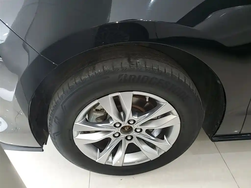 Toyota Sienna 2021 2.5L Hybrid Platinum Edition фото 23