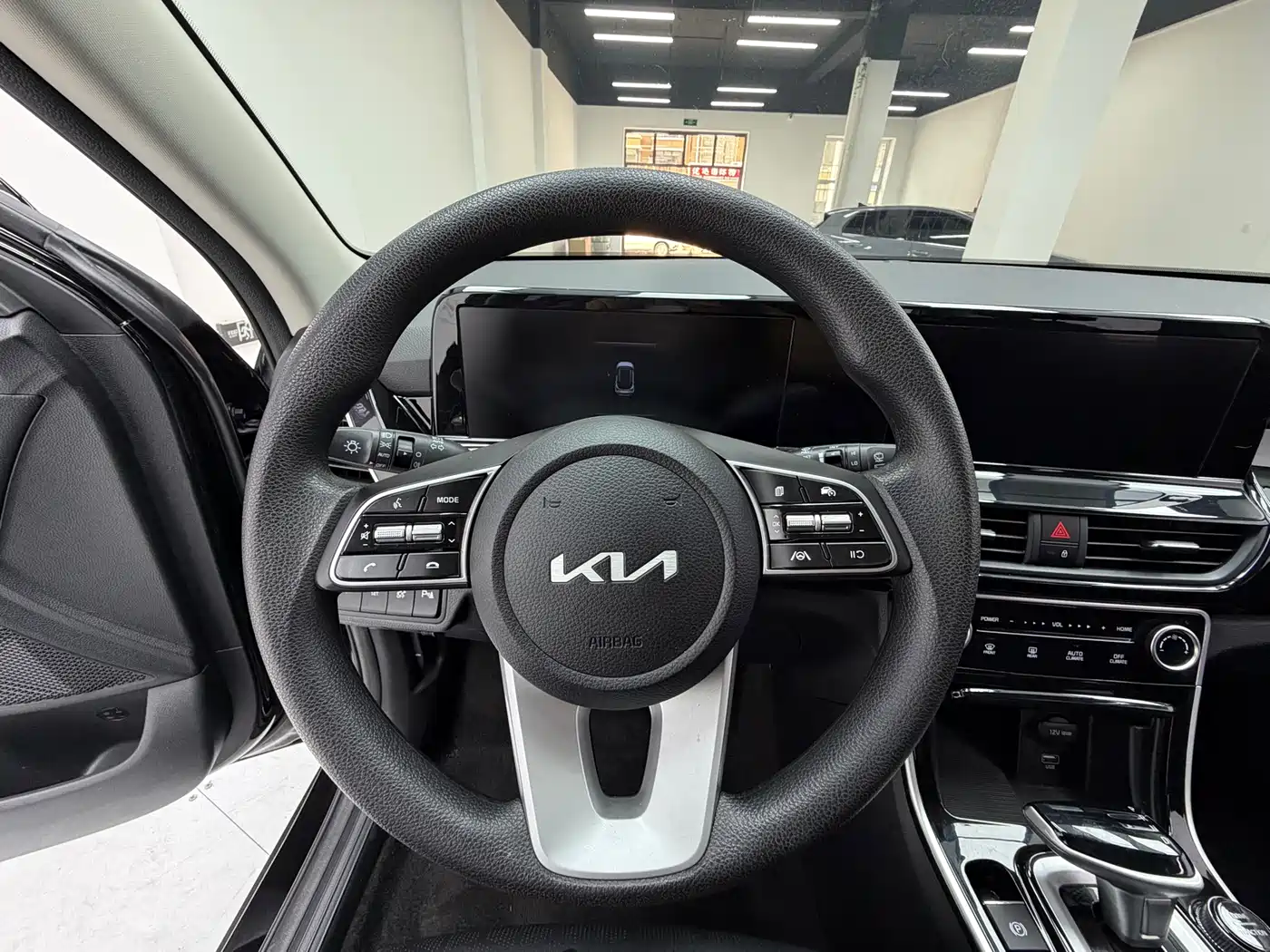 Kia Seltos 2023 1.5L CVT Luxury Edition фото 9