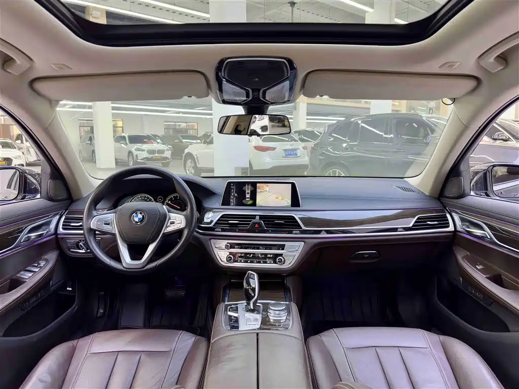 BMW 7 Series 2016 730Li Leading фото 9