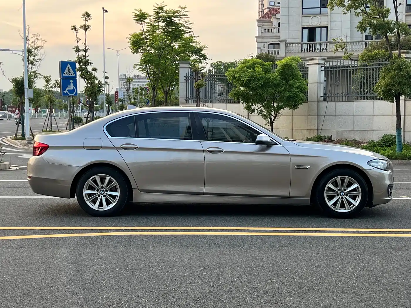 BMW 5 Series 2014 520Li Elegance фото 8